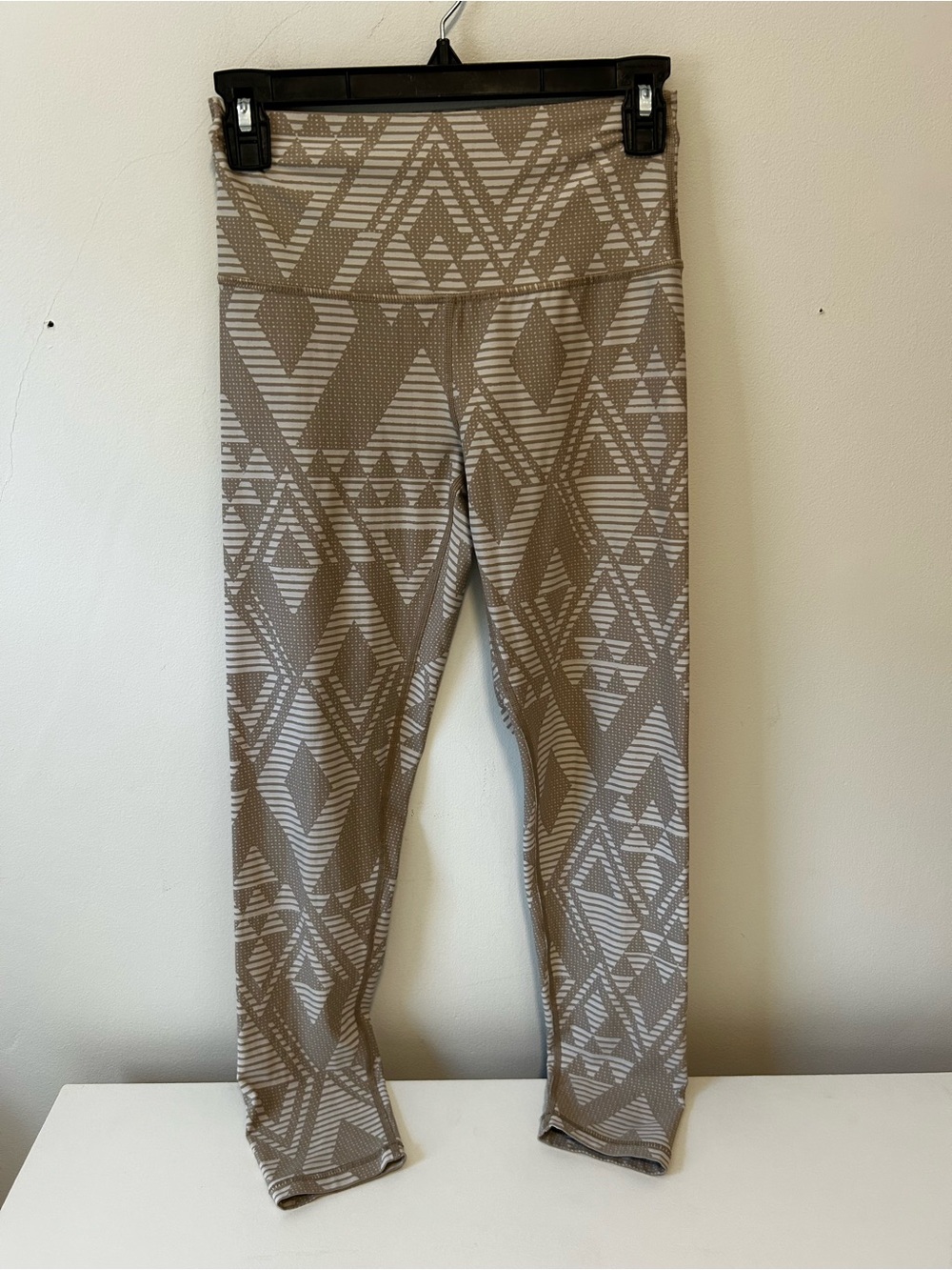aerie Taupe & White Geometric High-Rise Leggings